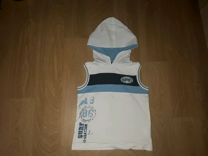 🔵 Débardeur à capuche en 5 ans 🔵 - photo numéro 6