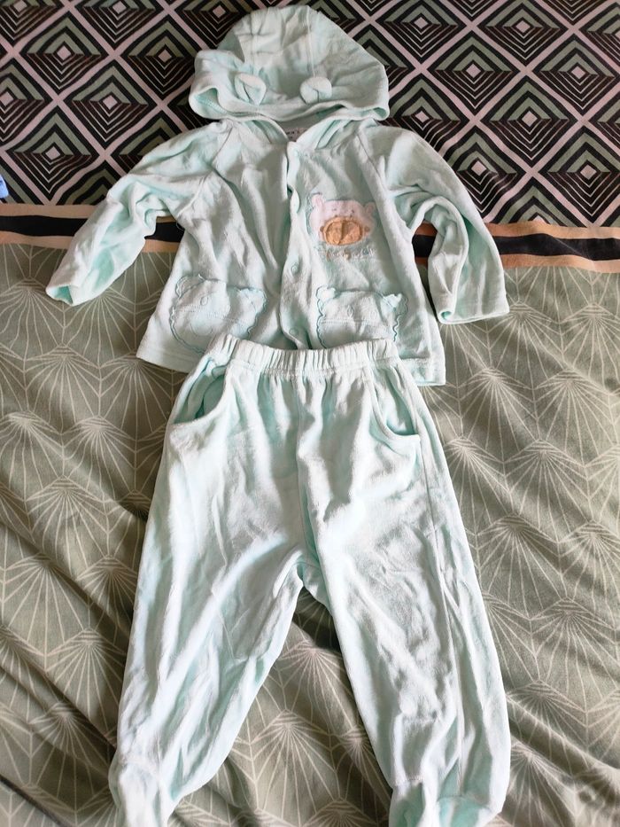 Pyjama chaud 2 pièces avec pieds  12 mois  Winkie's vert pâle