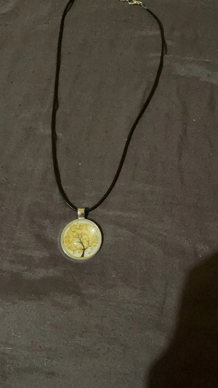 Collier pendentif rond avec images d’arbre - photo numéro 2