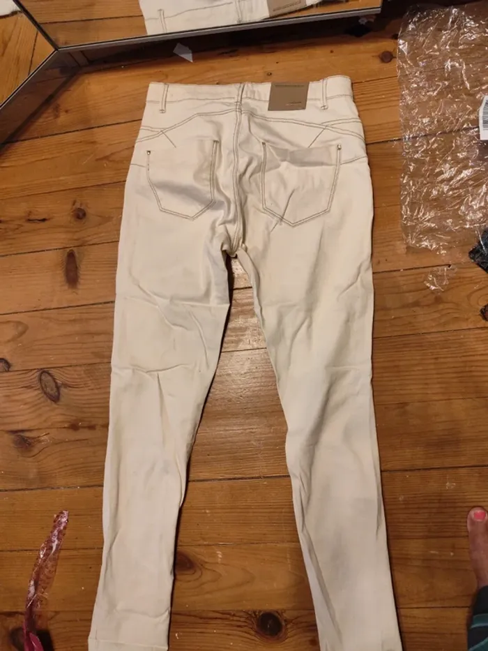 Jean crème push up Stradivarius 36 neuf denim stretch - photo numéro 2