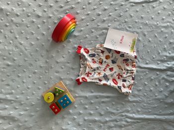 teeshirt sans manches blanc motifs plage noeuds aux épaules 9 mois pommette