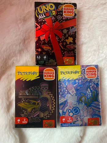 Lot de 3 jeux de cartes barbie Burger King ( un Uno et deux Pictionary barbie)