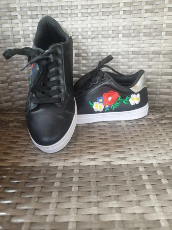 Sneackers à fleurs brodées