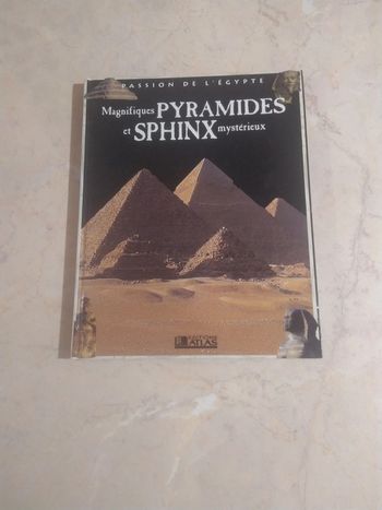 Magnifiques pyramides et sphinx mystérieux