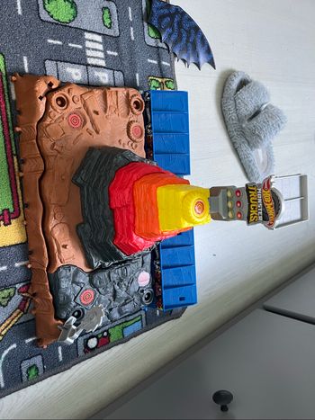 Volcan hot wheels