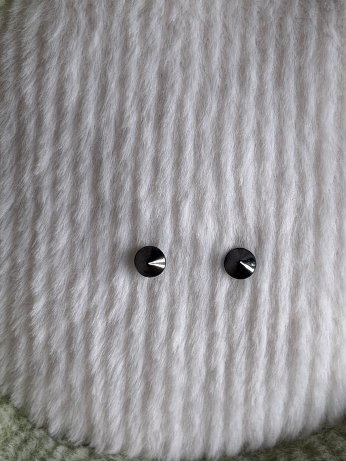 Boucles d oreilles pics gris noir - photo numéro 2