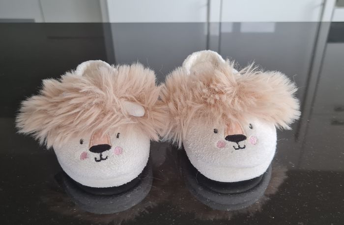 🦁 Chaussons lion fille – Taille 27 – Neufs et tout doux - photo numéro 4