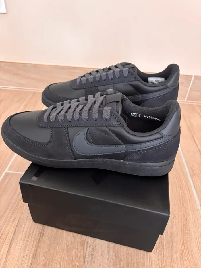 Baskets Nike Field Général neuves Taille 42,5 - photo numéro 2