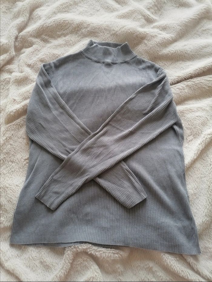 Pull gris col roulé