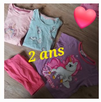 Pyjamas fille 2 ans très bon état 