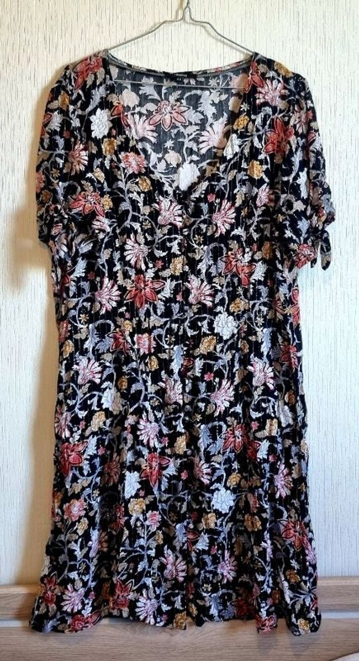Robe fleurie col en V