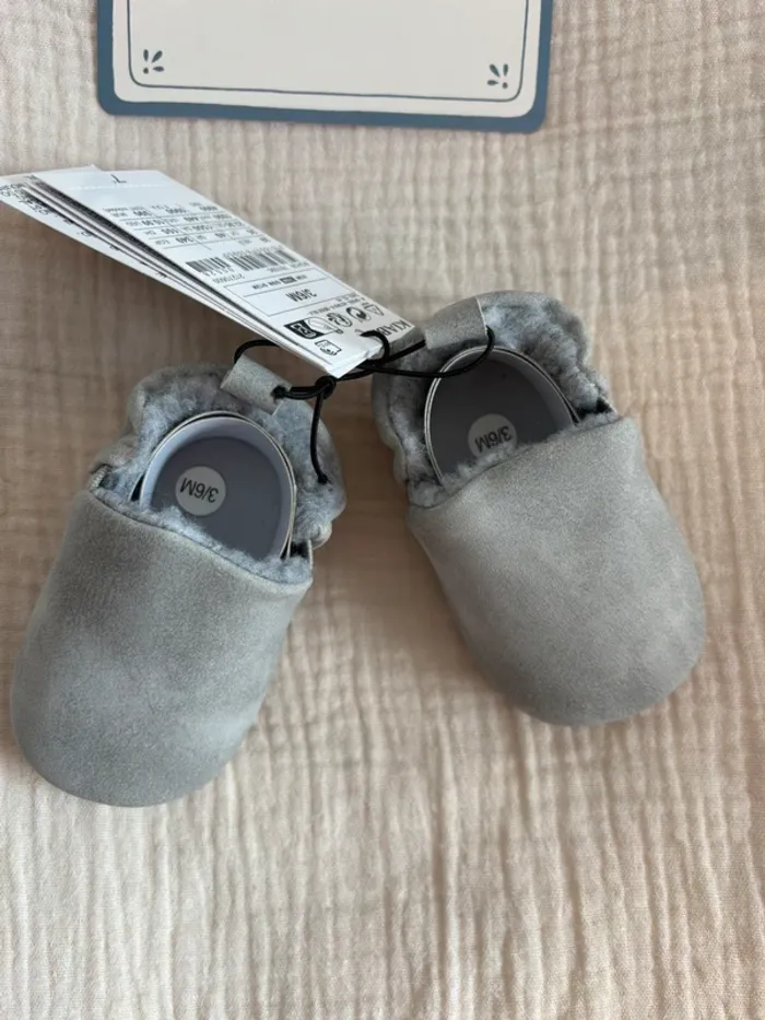 Chaussons cuir retourné gris taille 3/6 mois - photo numéro 2