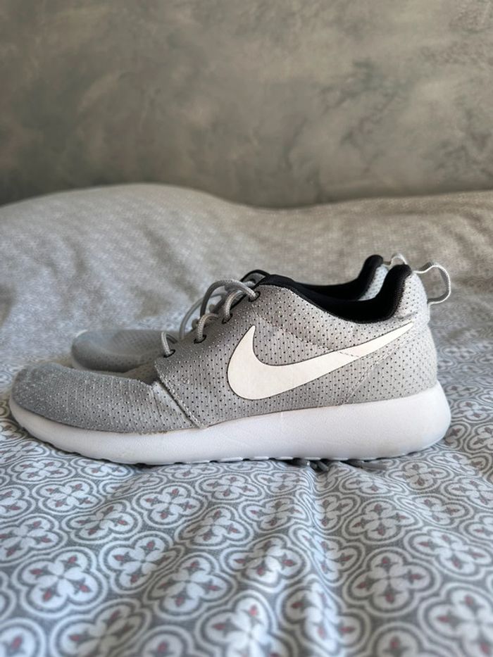 Nike grise