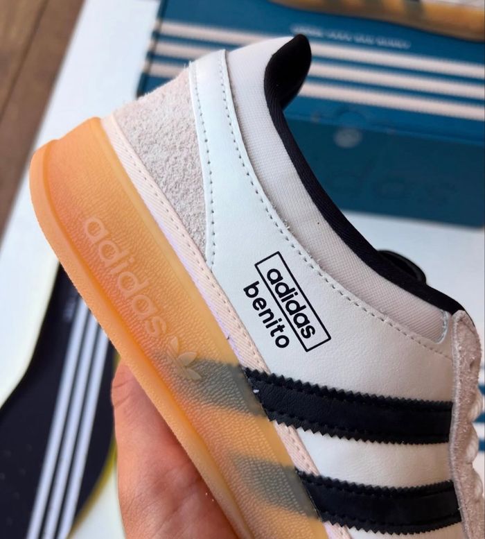 Bad Bunny x Adidas gazelle indoor Benito. Taille 40 2/3 (7.5us). Totalement neuves ! - photo numéro 2