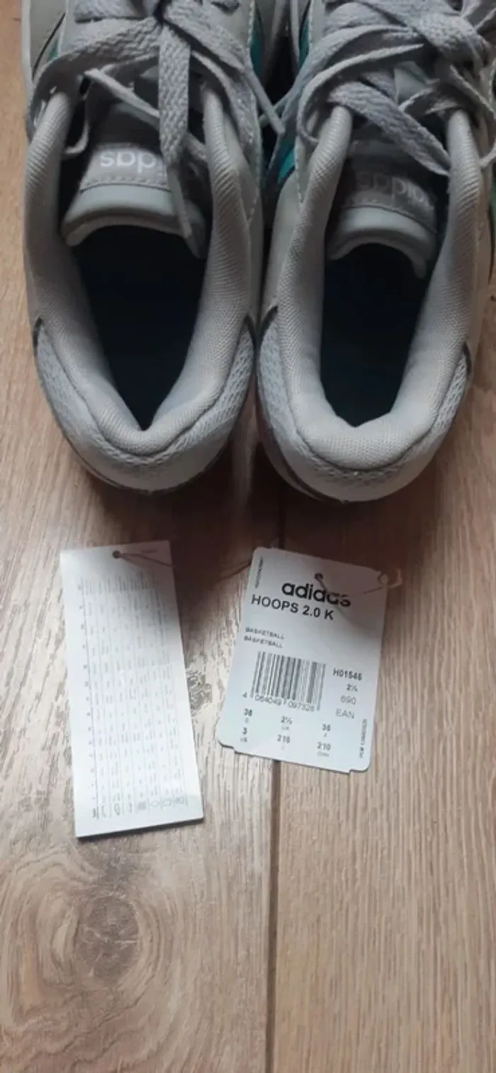 Chaussures baskets adidas "hoops" pointure 35 état neuves - photo numéro 9