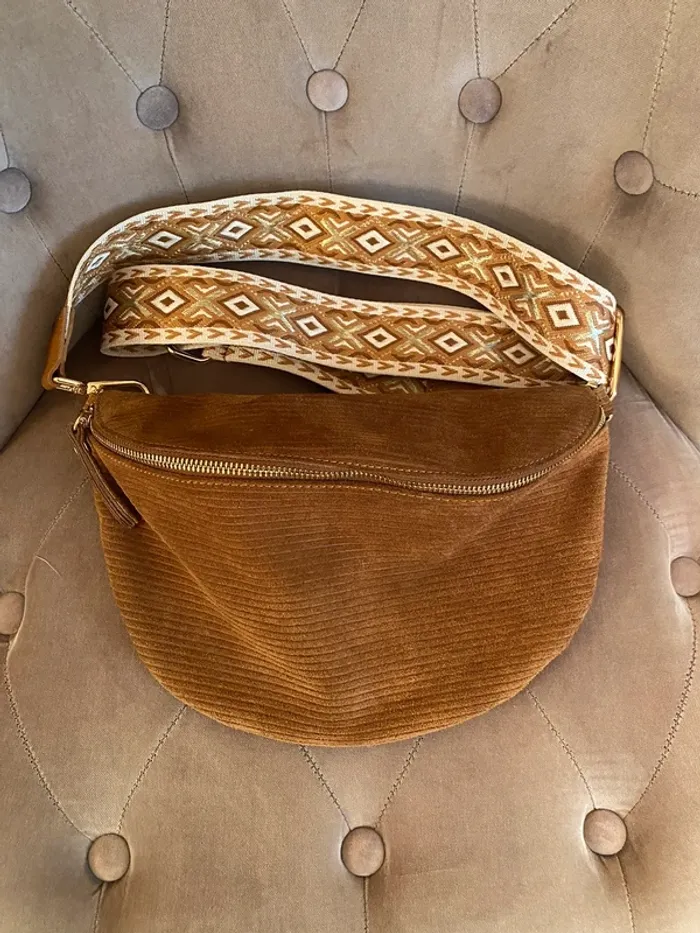 Grande banane The Genuine Leather avec 2 hanses différentes
