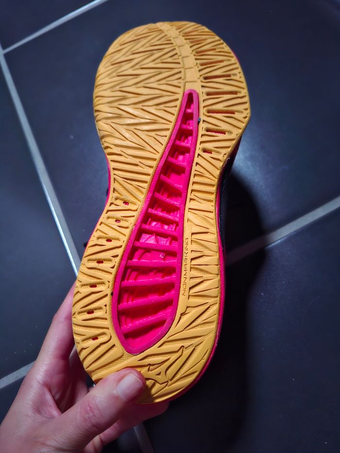 Baskets mizuno taille 40 - photo numéro 2