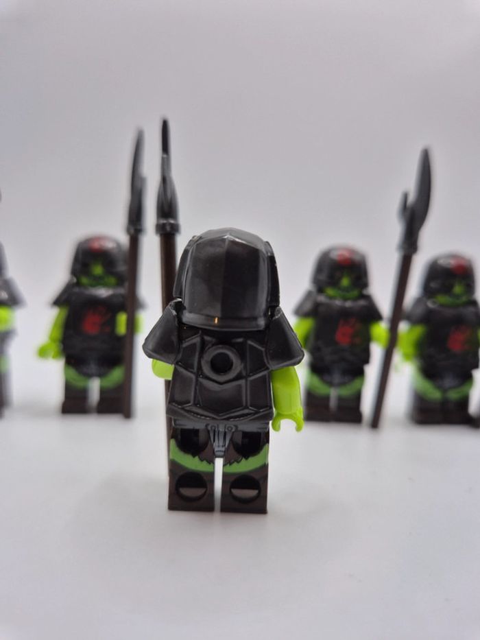 Figurines type lego 5 guerriers orcs seigneur des anneaux / hobbit - photo numéro 4