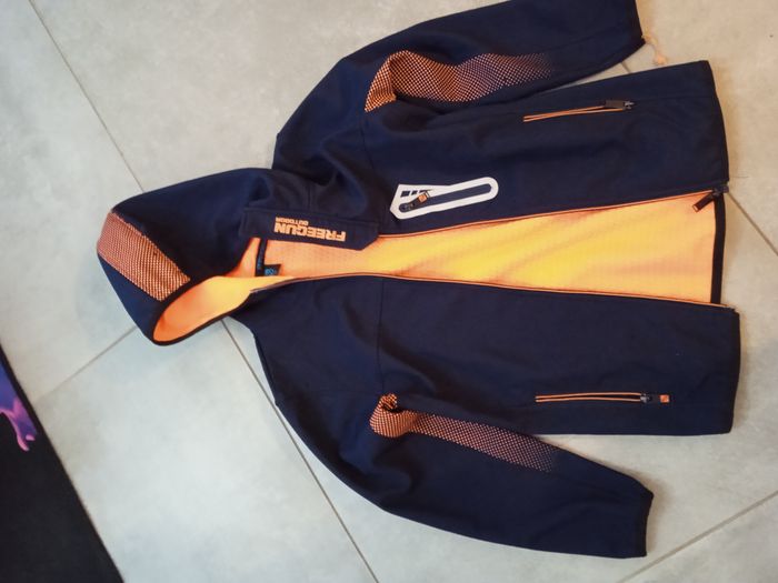 veste à capuche en très bon état freegun - photo numéro 2