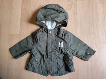 Veste coupe-vent à capuche kaki neuve Kiabi en 3M