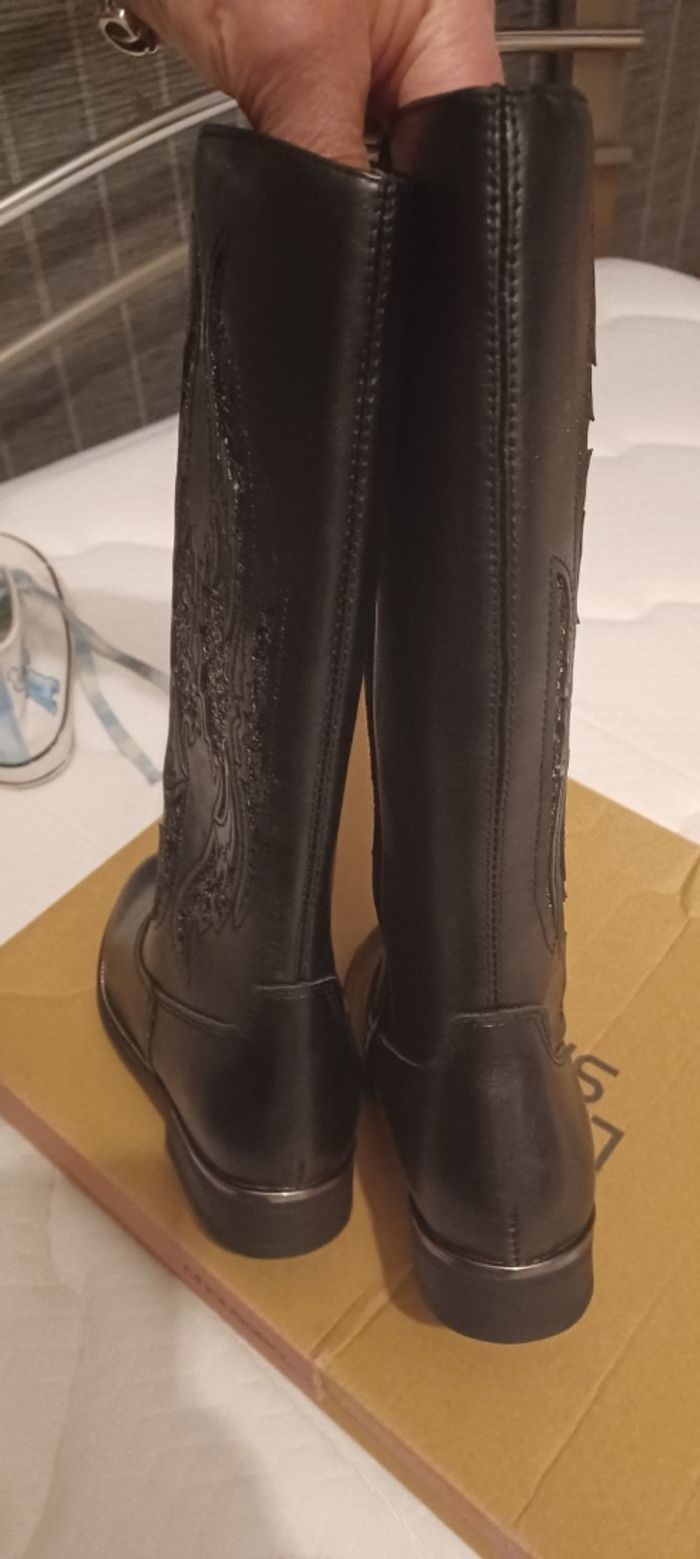 Très jolie paire de bottes fille Pointure 31 - photo numéro 7