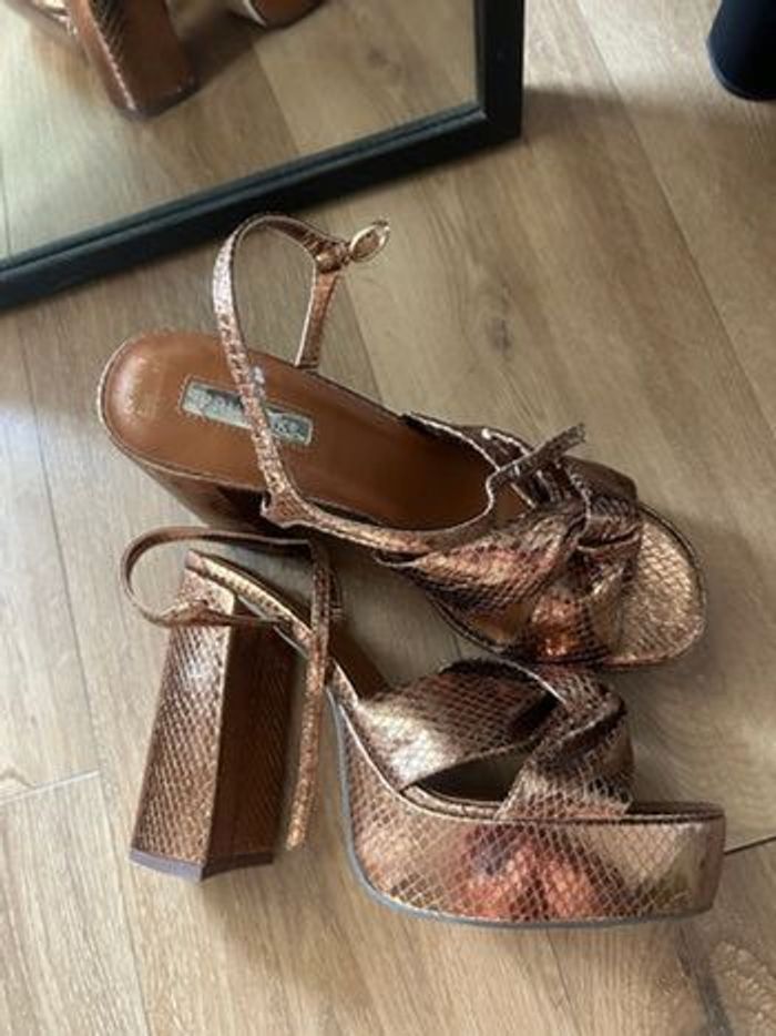 Talons hauts brillants couleur bronze primark - photo numéro 8