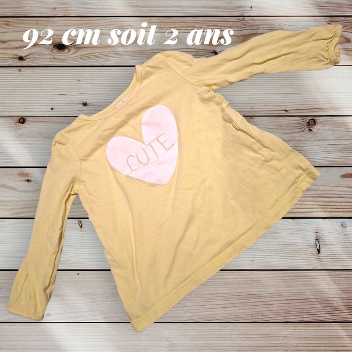 T-shirt trop mignon avec motif cœur pailleté