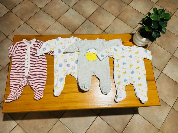 Lot de 10 pyjamas multiples marques - photo numéro 2