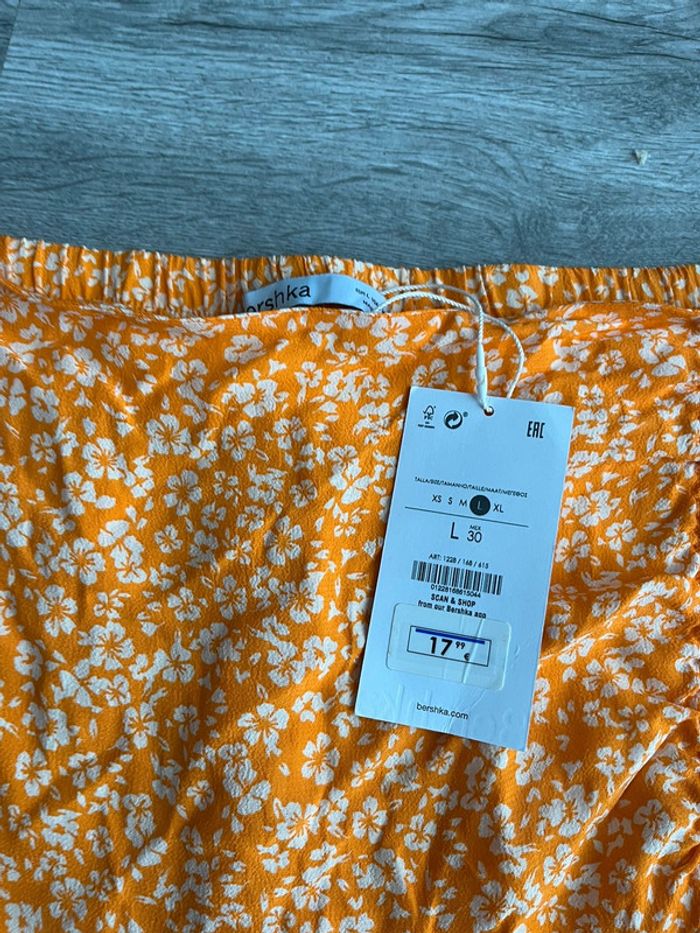 Jupe fleurie neuve Bershka L - photo numéro 2