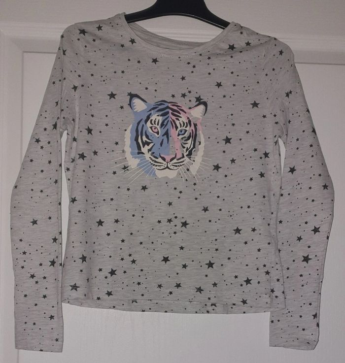 Tee-shirt ML motifs étoiles/tigre 8/9 ans
