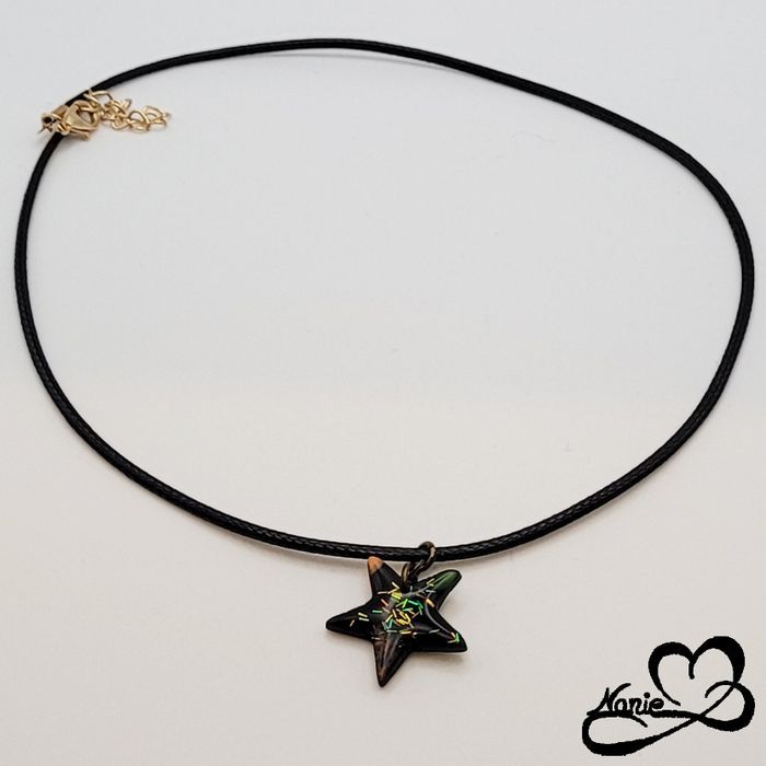 Pendentif étoile en résine et en pâte Fimo