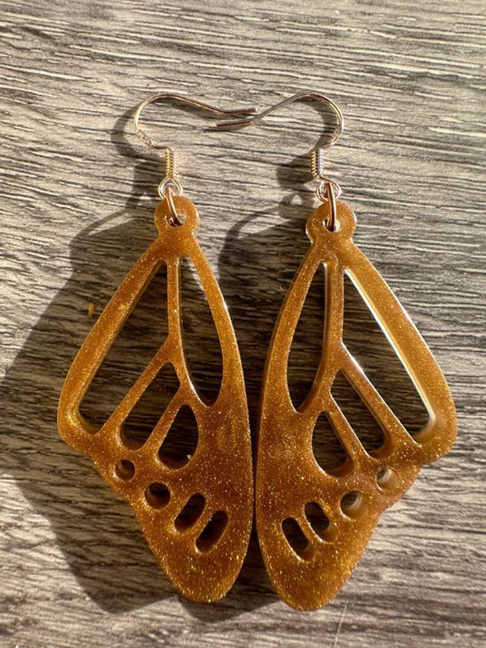 Boucles d'oreilles ailes papillon dorée - photo numéro 3