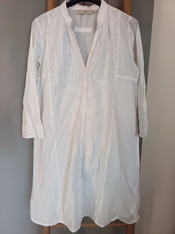 Belle robe en coton blanche