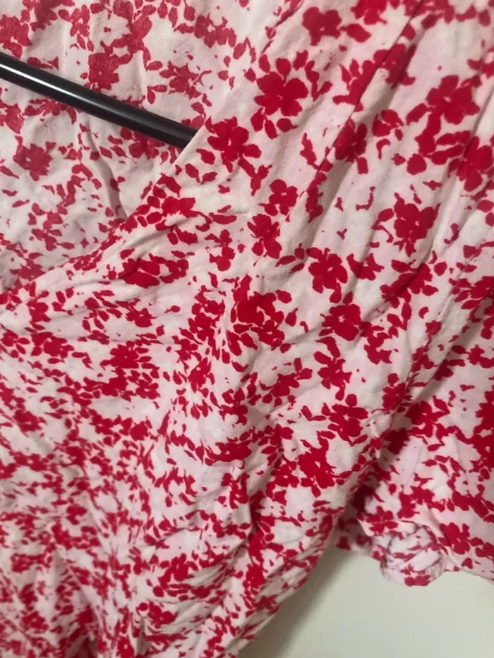 T shirt fleuri rouge - photo numéro 2