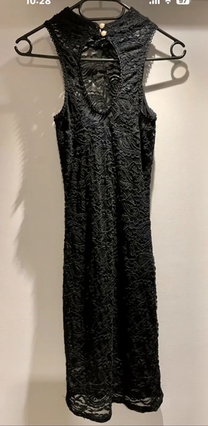 Robe noire en dentelle élégante – Taille 34 - photo numéro 2