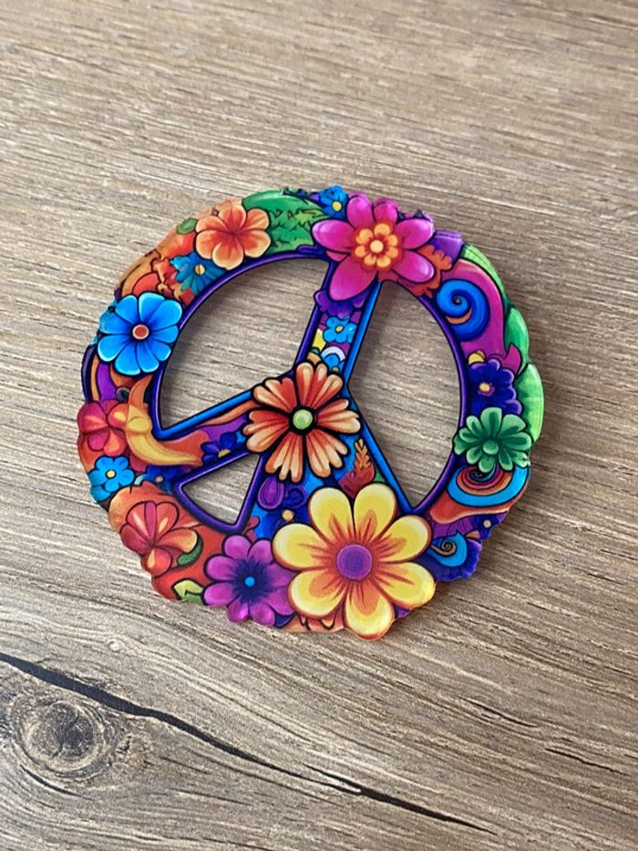 Broche peace and love acrylique - photo numéro 2