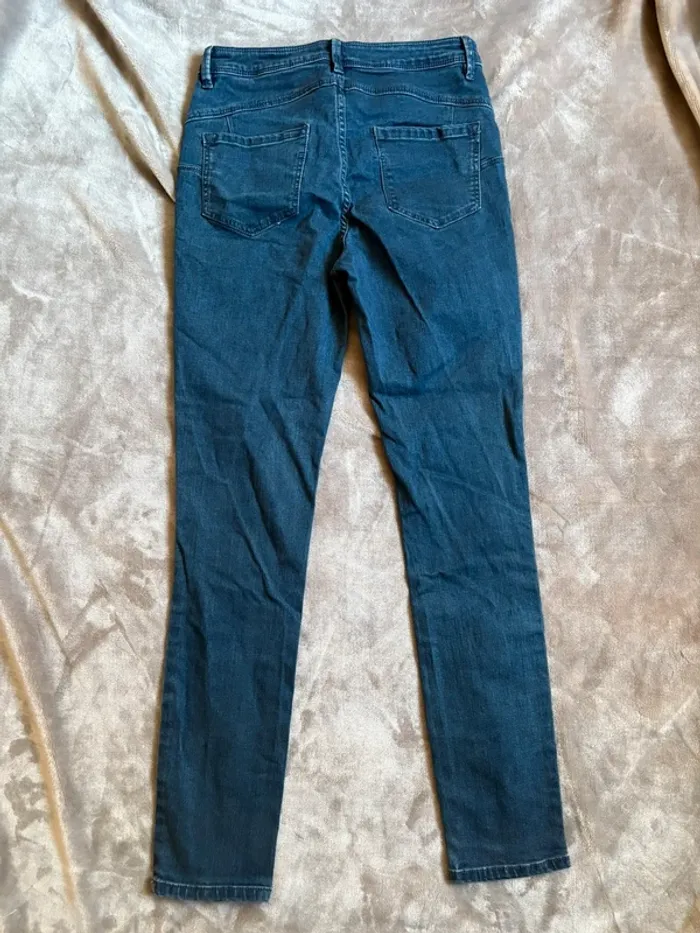 Jean femme taille 34 - photo numéro 3