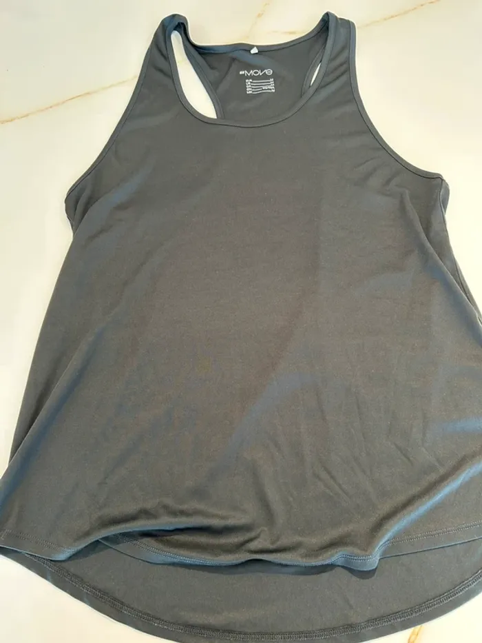 Lot 2 débardeurs H&M Move - photo numéro 3