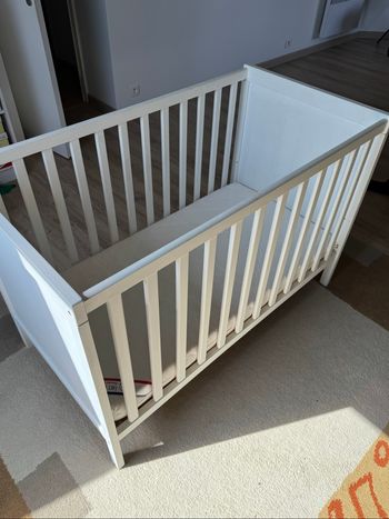 Lit bébé SUNDVIK + matelas