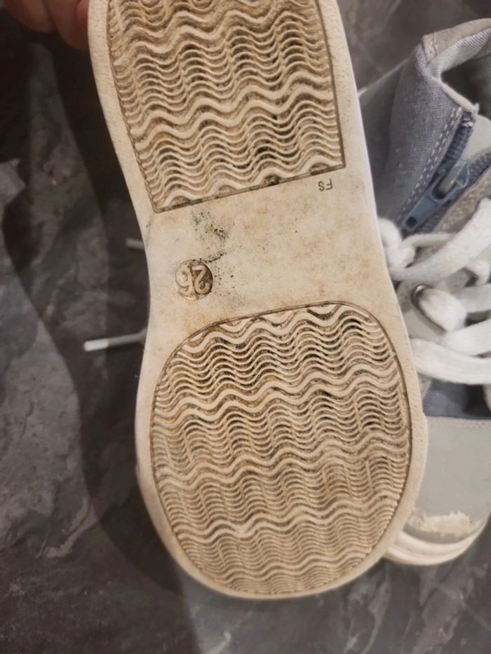 Basket taille 26 à donner avec un lot - photo numéro 3