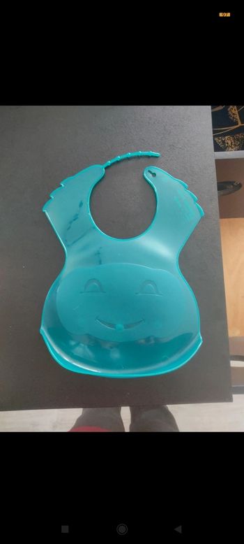 Bavoir semi-rigide avec "cuvette"