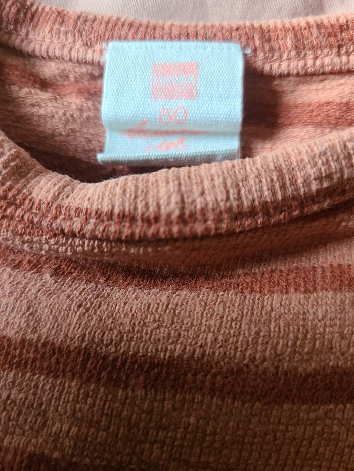 Joli t-shirt à rayures taille 12 mois - photo numéro 2