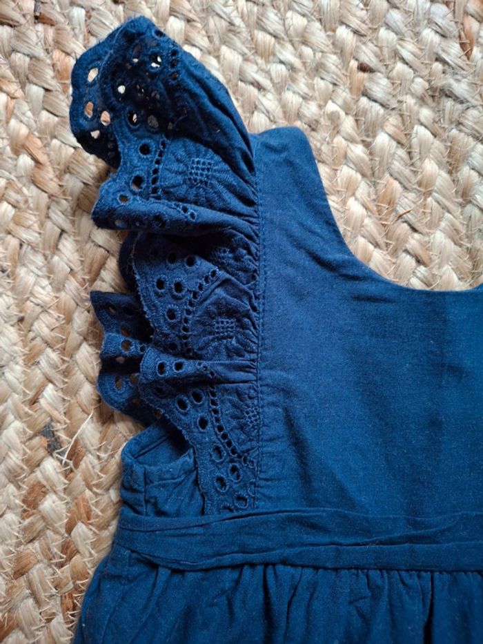 Robe neuve kiabi broderie anglaise 12 mois - photo numéro 2