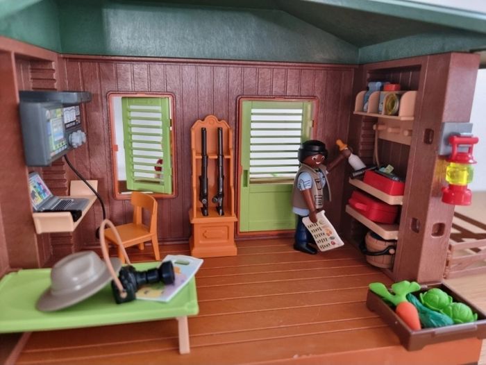 Centre de soins 
Playmobil 
De nombreux accessoires et animaux 
Excellent état - photo numéro 3