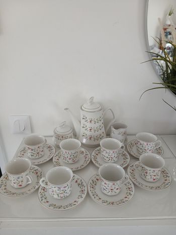 Service à café/thé vintage en porcelaine blanche – Motif floral (11 pièces)