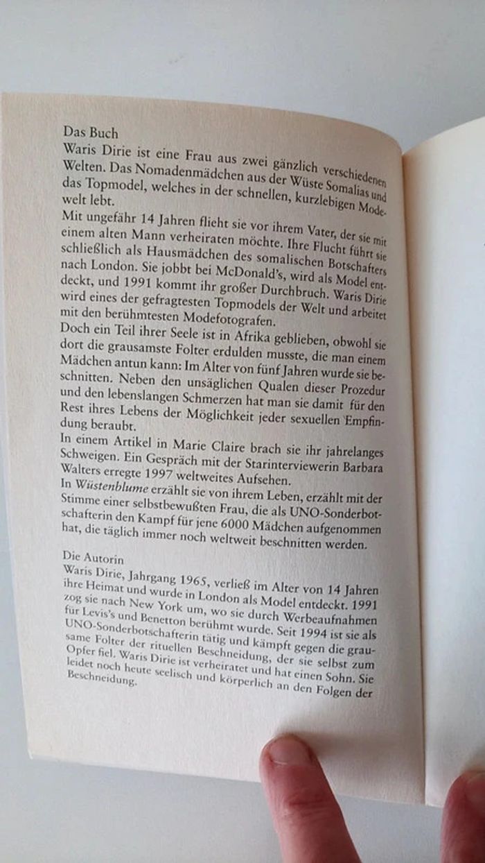 Buch : Wüstenblume Waris Dirie - Livre en allemand - photo numéro 7
