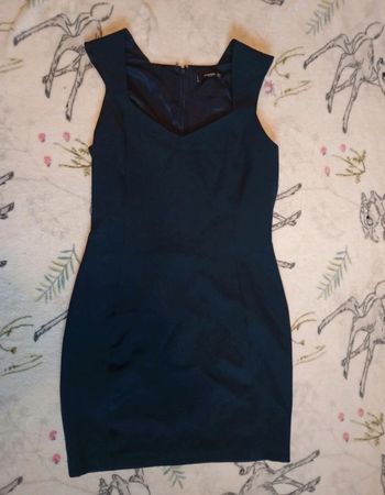 Très jolie robe cintrée classe de la marque mango en taille M