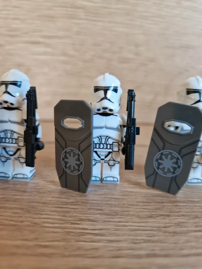 Figurines type lego 4 clones avec boucliers et armes star wars - photo numéro 2