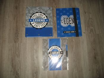 LOT DE 3 ARTICLES SCOLAIRES : CLASSEUR + POCHETTE + INTERCALAIRES "LEGEND" - NEUF - n°20