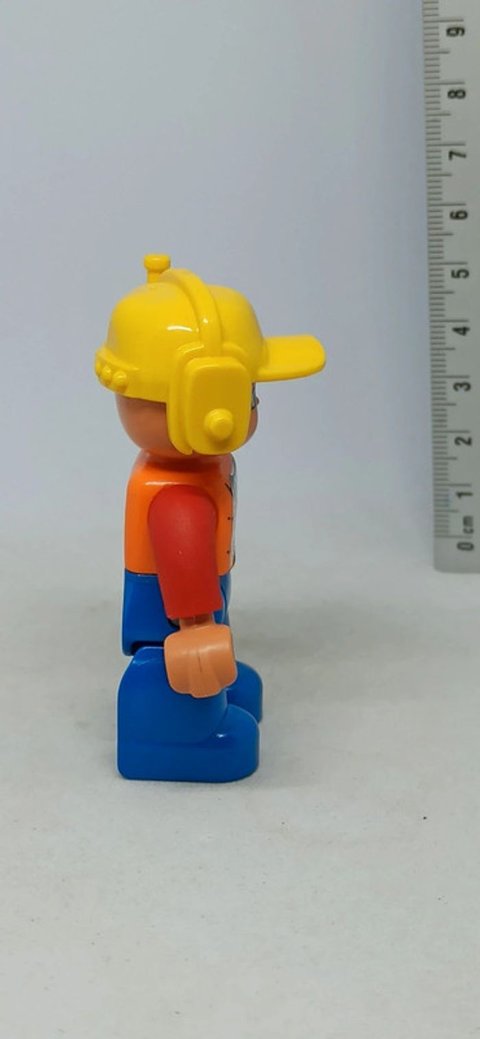 Homme avec casque jaune lego duplo - photo numéro 2